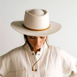 Gigi Pip Wren Flat Brim Telescope Crown Hat, Off White Small 57